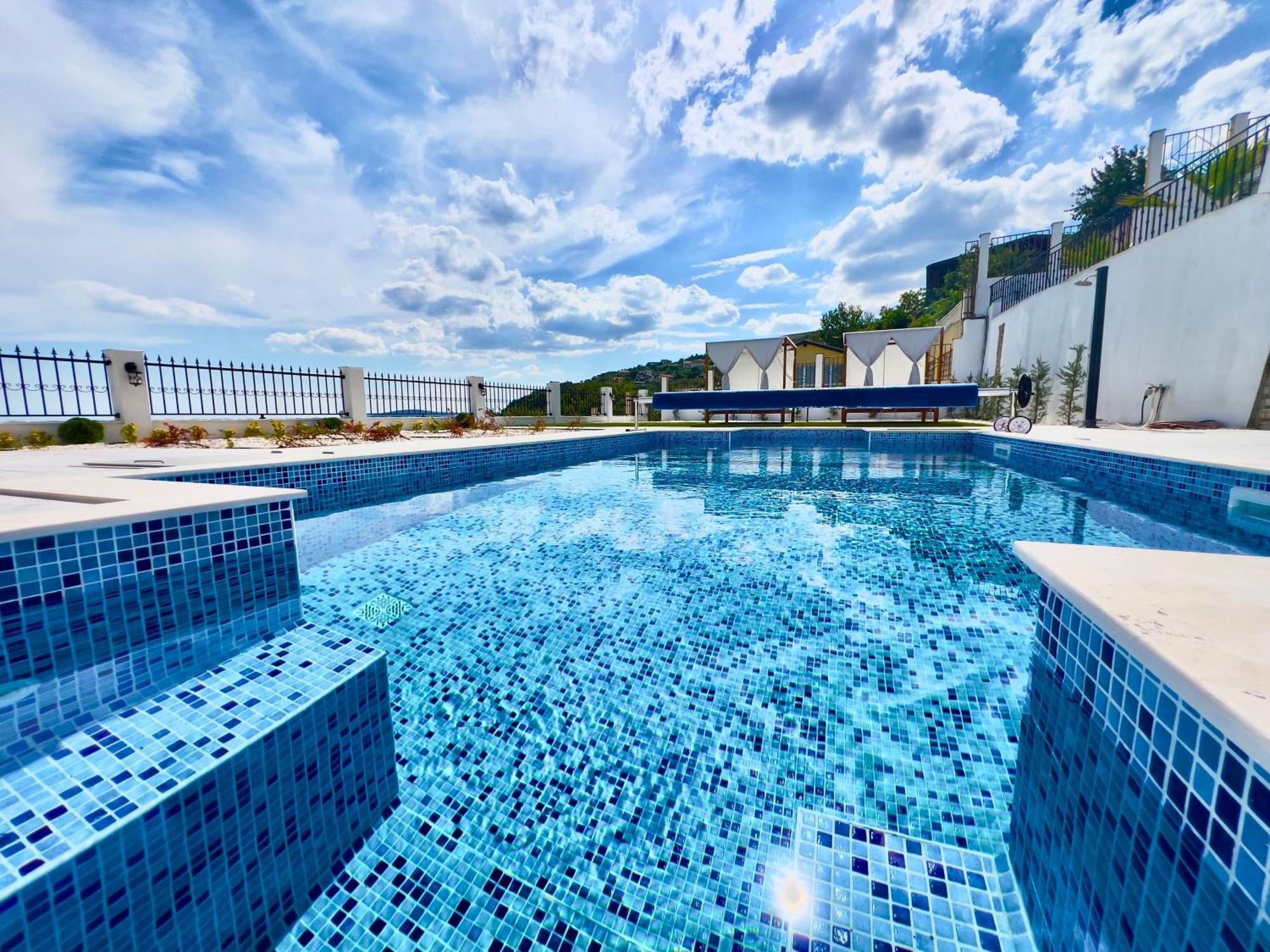 The White Pearl Boutique Villa Baltsjik Eksteriør bilde