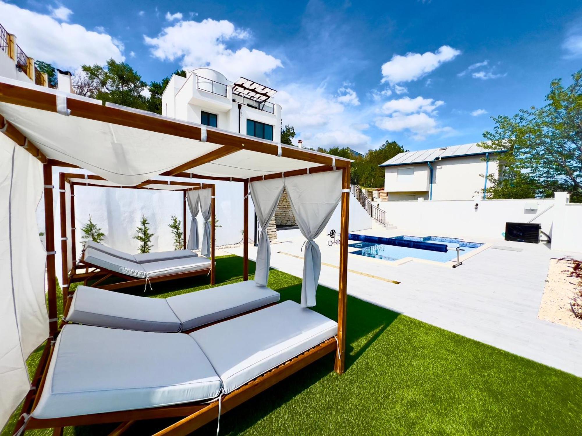 The White Pearl Boutique Villa Baltsjik Eksteriør bilde